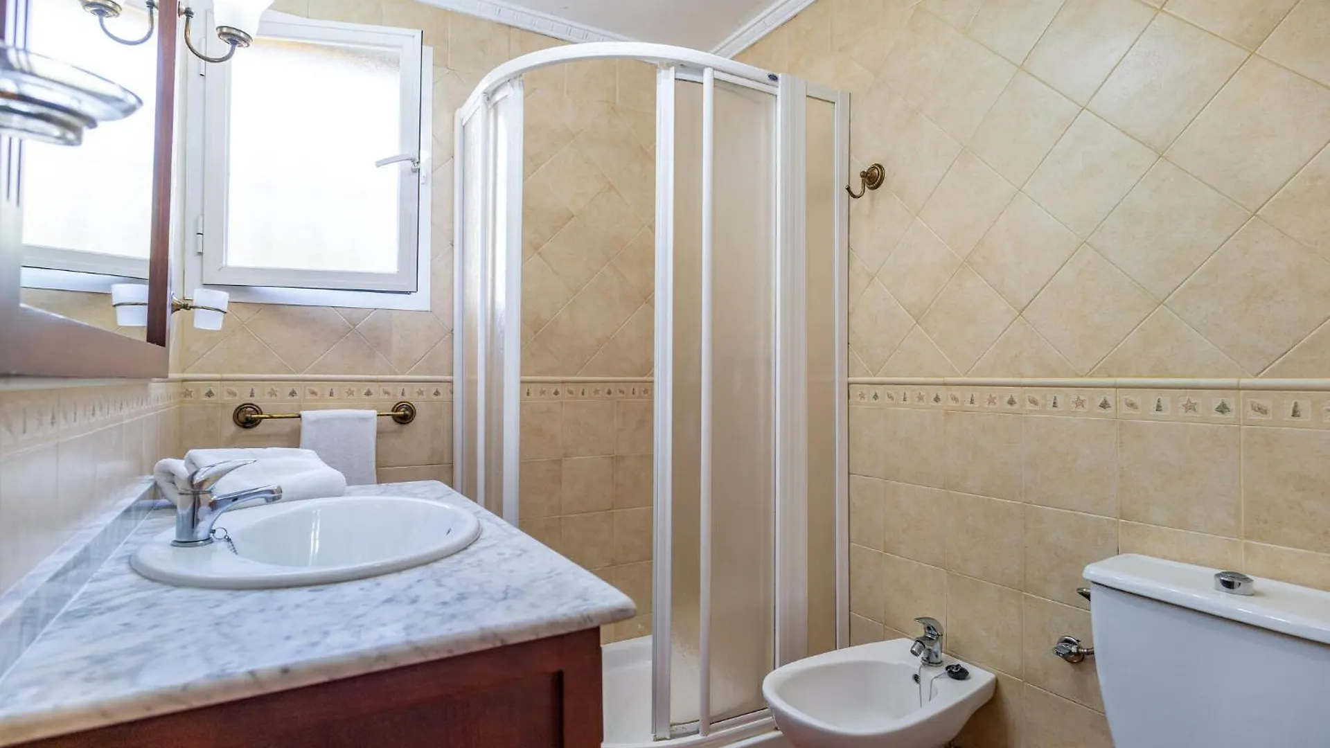 4 Bedroom Gorgeous Home In Marbella